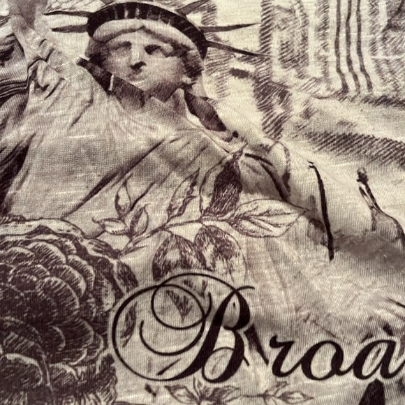 Rhinestone NYC Tee Size M, fits like Small - Picture 4 of 6